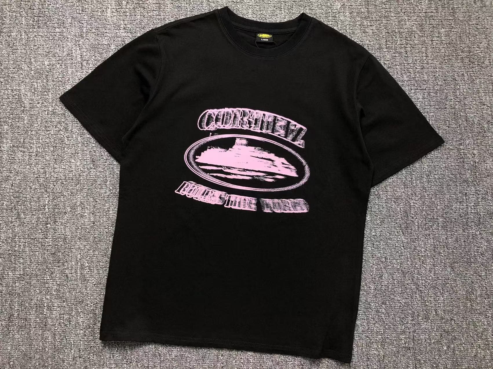Remera Corteiz ( Con Diseño Rosa )