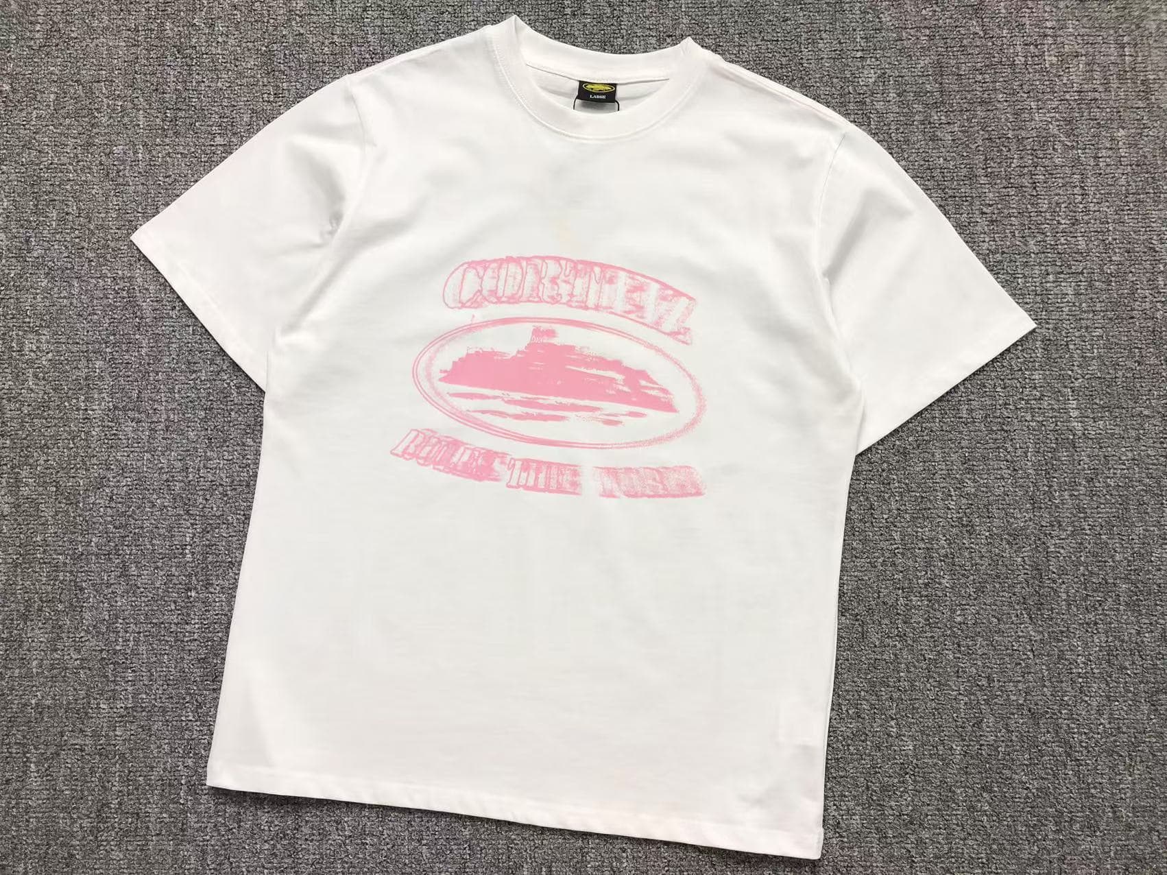Remera Corteiz ( Con Diseño Rosa )